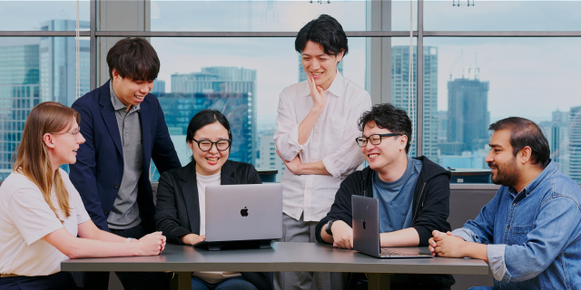 チームメンバーが会議している様子